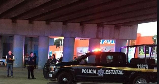 Dejan cuerpo en puente de Villahermosa para exigir la liberación de ‘El pelón de Playas’