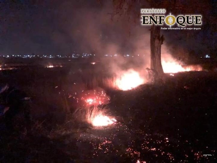 Quema de pastizales moviliza a cuerpos de emergencia en Amozoc