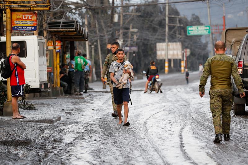 Más de 30 mil afectados por volcán 'Taal' en Filipinas