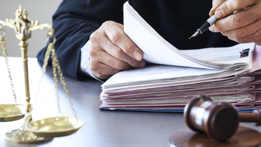 Vigilancia de llamadas y correos, entre posibles cambios al sistema de justicia penal: Bloomberg