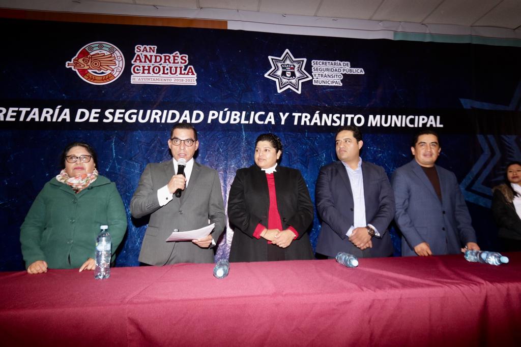 Con una inversión de 5 millones de pesos, Karina Pérez Popoca entrega uniformes a policías de la SSPTM
