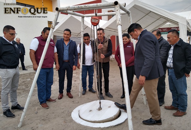 Entrega Karina Pérez drenaje sanitario en privada San Patricio 