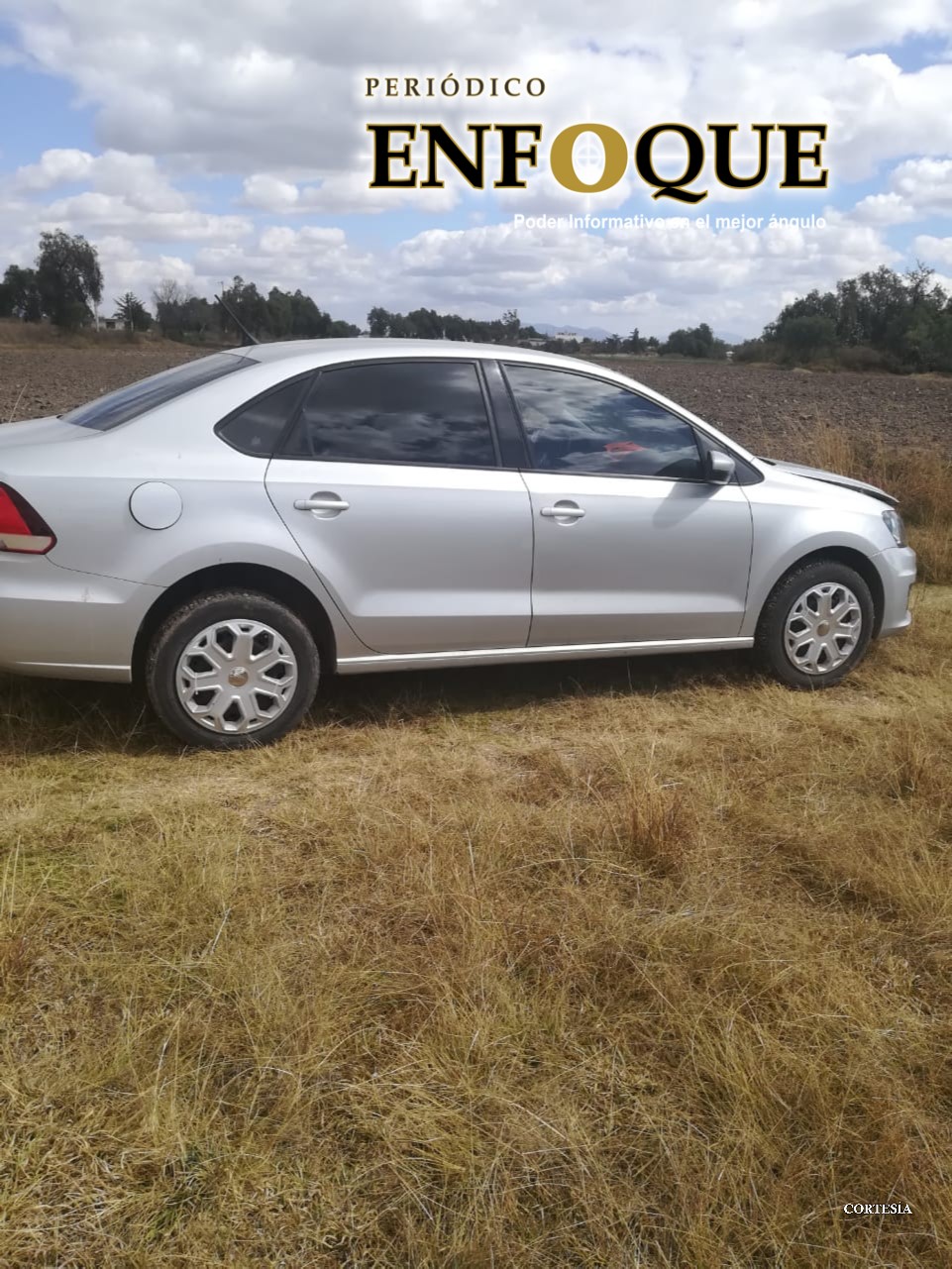 Ubican vehículo abandonado en Tepeaca, contaba con reporte de robo.