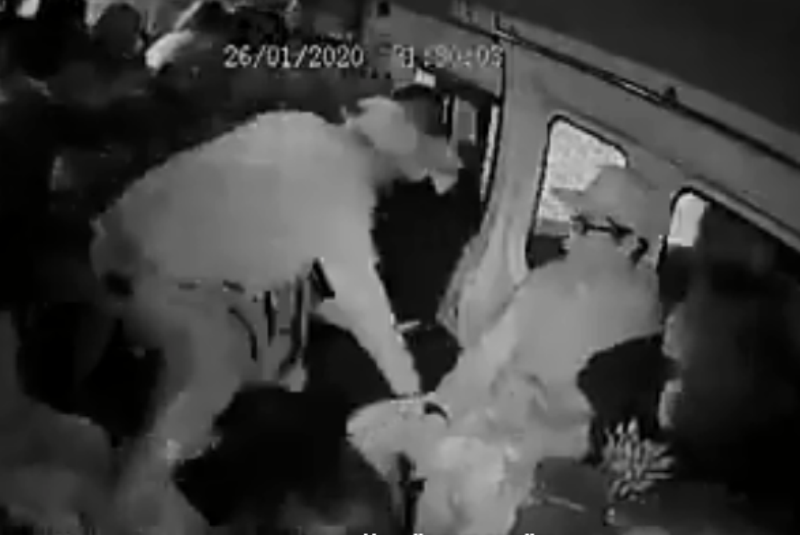 “Dame el celular chido”: Asaltante amenaza a pasajero durante robo en Naucalpan