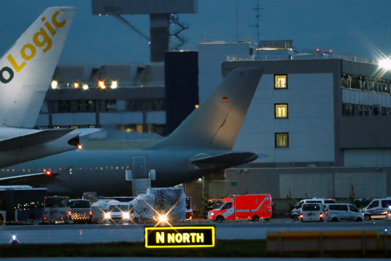 Aterriza en Frankfurt vuelo con 102 alemanes evacuados de Wuhan