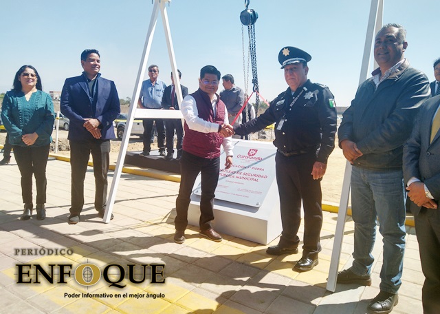 Colocan primera piedra del Complejo de Seguridad Pública de Coronango