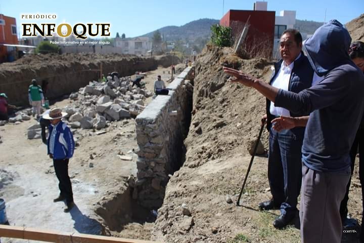 En Amozoc se construye canal pluvial para evitar inundaciones