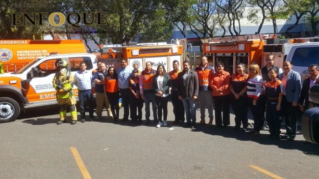 Ayuntamiento de Puebla entrega 4 vehículos y 32 equipos para combate contra incendios (Video)