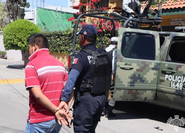 Asegura SSP mercancía ilegal y vehículos en la capital poblana