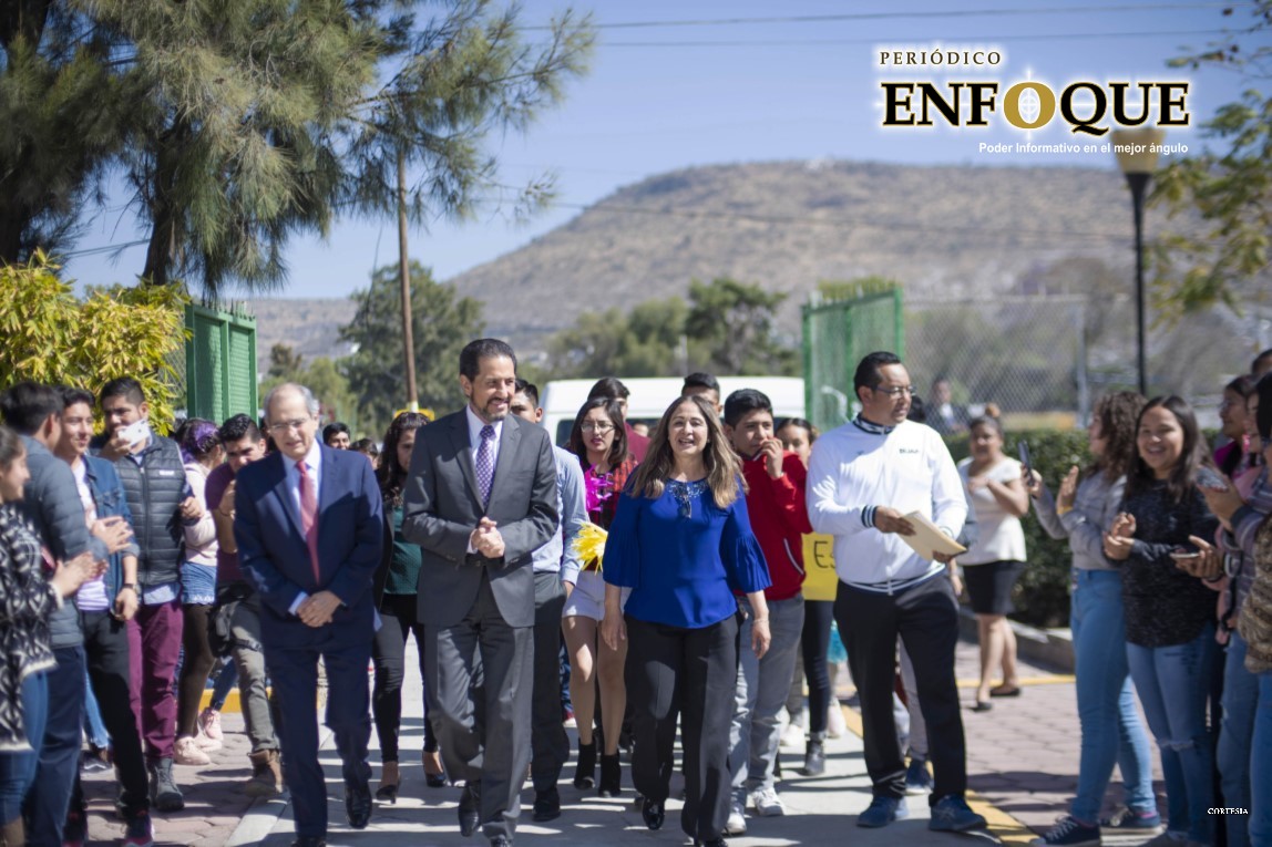 Esparza Ortiz Inauguran edificio en la Preparatoria Regional Enrique Cabrera Barroso