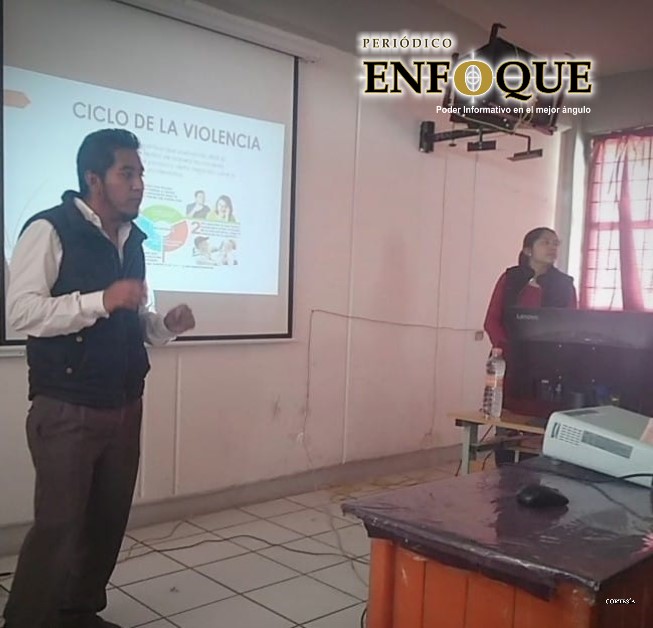 Continua Ayuntamiento de Acajete con pláticas para prevenir violencia de género