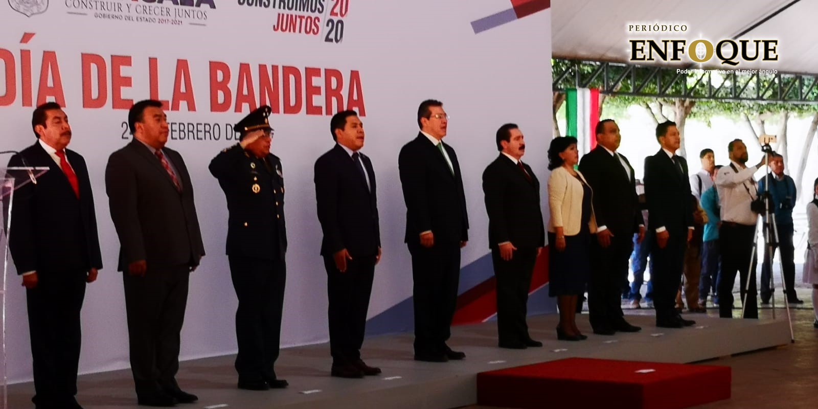 Conmemoran autoridades Día de la Bandera 