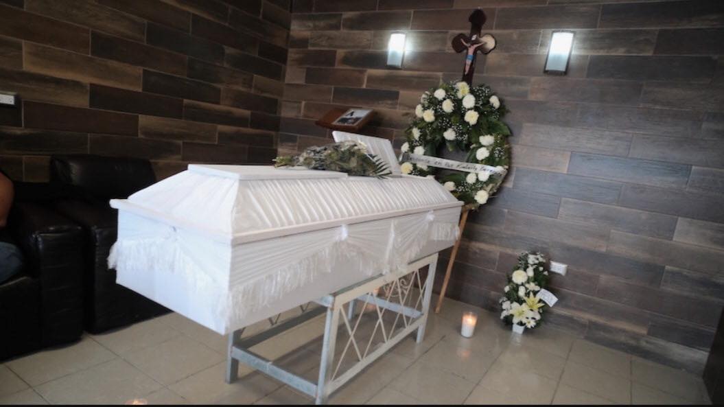 Madrastra de Kimberly, de 8 años, la obligó a ingerir ácido; murió en el hospital