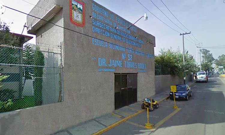 Cesan a director que dijo a alumnas acosadas “ustedes lo provocan”