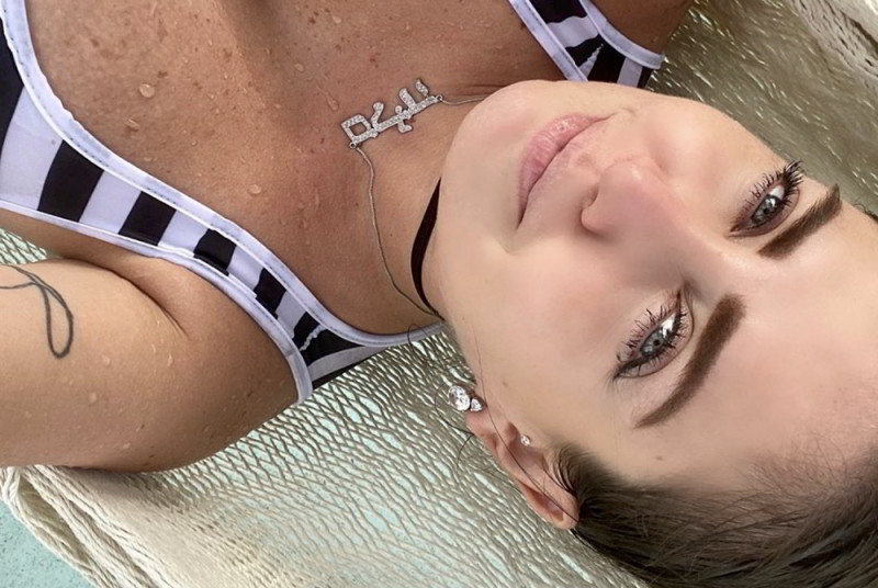 Celia Lora se quita todo y enseña su gran "pechonalidad" en Twitter