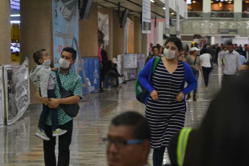 Pánico llega al AICM y el uso de tapabocas se multiplica