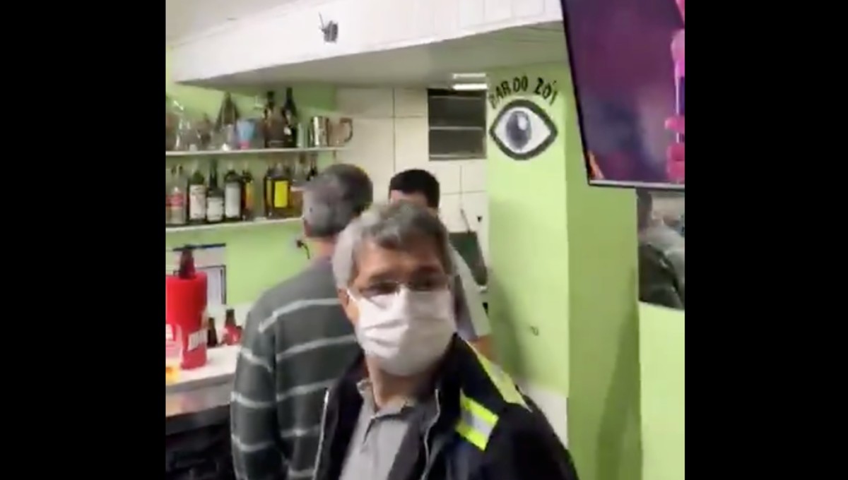 Los Simpson lo hacen de nuevo: tienda de mascotas era fachada para un bar clandestino