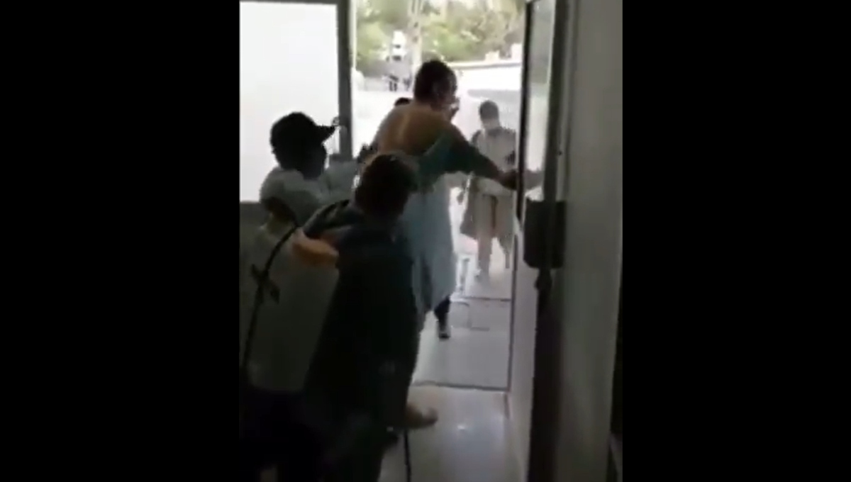 Paciente con COVID-19 intenta huir de hospital antes de la intubación en Durango (Video)