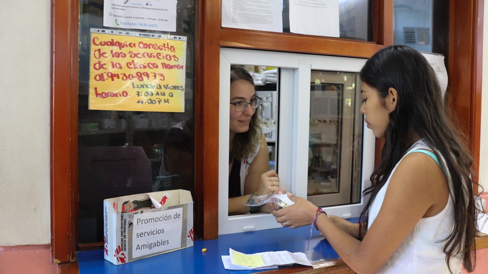 Servicios de salud sexual y reproductiva deberían ser esenciales en medio de pandemia de COVID-19