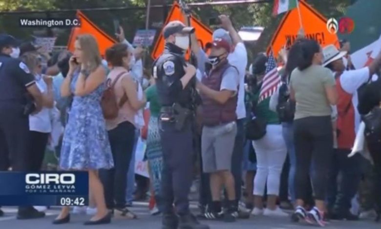 “Fuera, corrupto”, “Viva AMLO”: gritan mexicanos afuera de la Casa Blanca (Video)