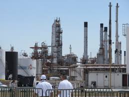 Funcionarios de Pemex se robaban el combustible de la refinería de Salamanca: AMLO