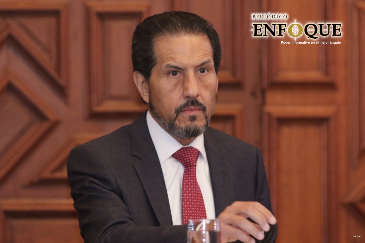 Esparza promete apoyo a estudiantes que crearon la aplicación Forensic Anthropology