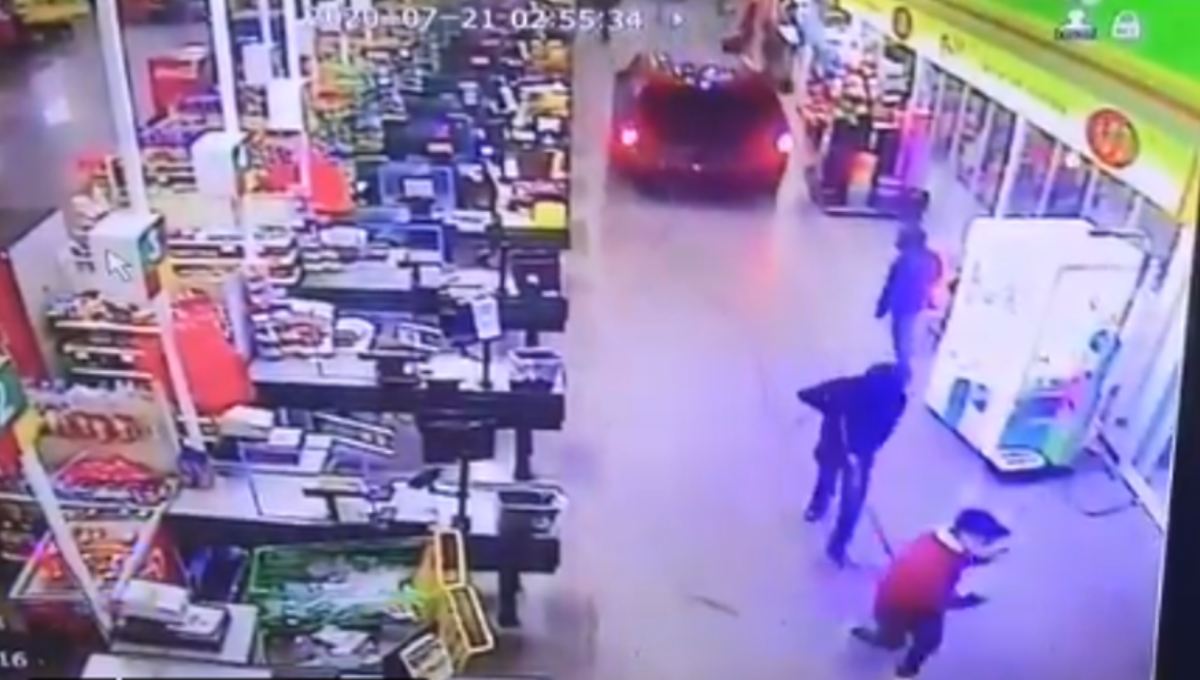 Con todo y camioneta, delincuentes intentan robar cajero automático (Video)