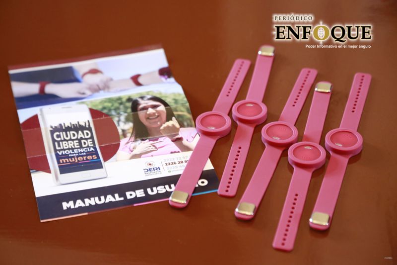 Ayuntamiento entrega 5 mil 100 Pulseras Rosas para prevenir violencia contra mujeres