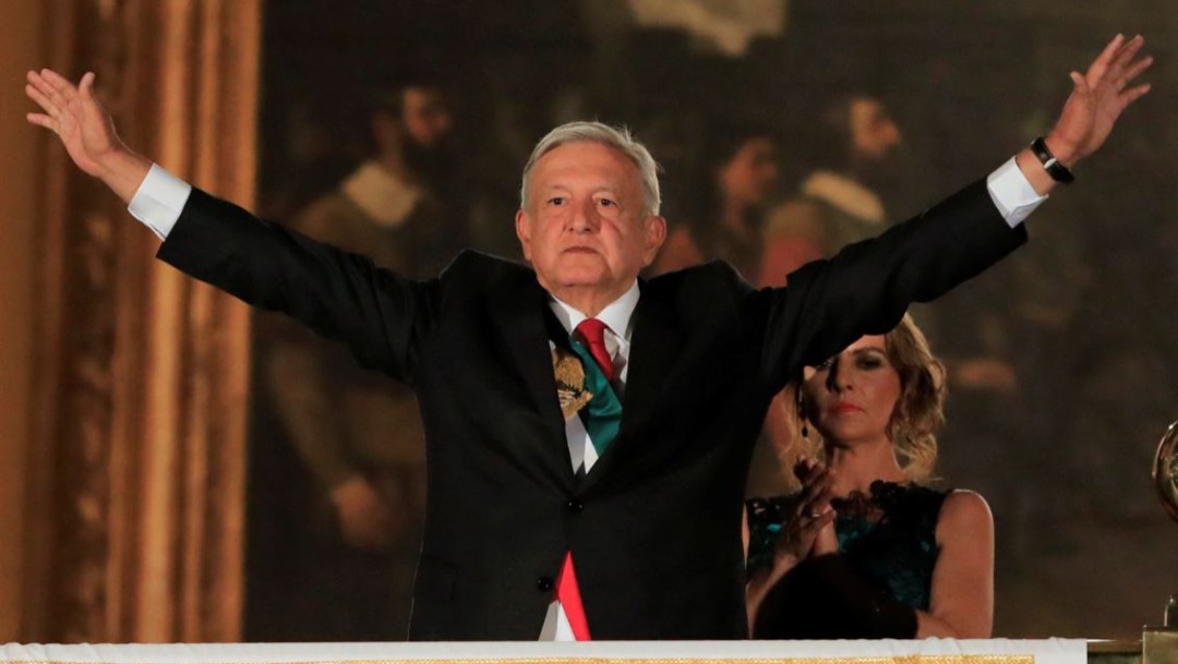 AMLO propone antorchas que representen la esperanza y 500 personas en el Zócalo para el 'Grito'