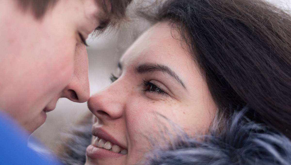 Prohíben en Reino Unido tener sexo con alguien con quien no vives