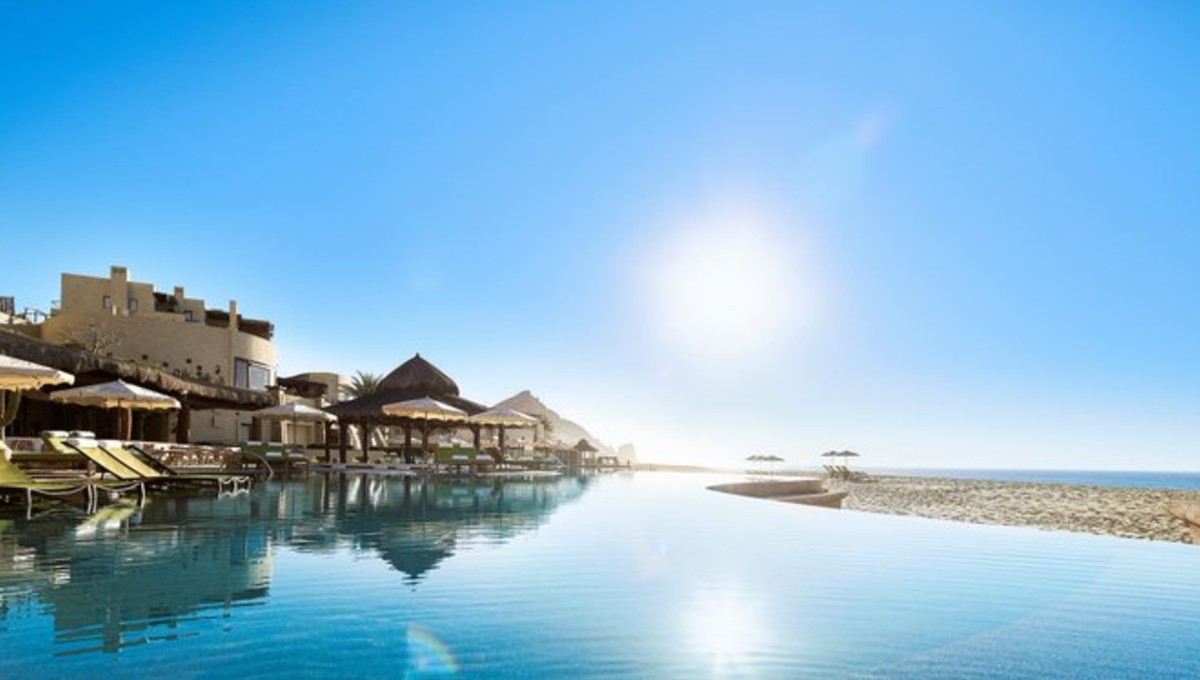 Llegan los primeros turistas de EEUU a Los Cabos; son recibidos con mariachi