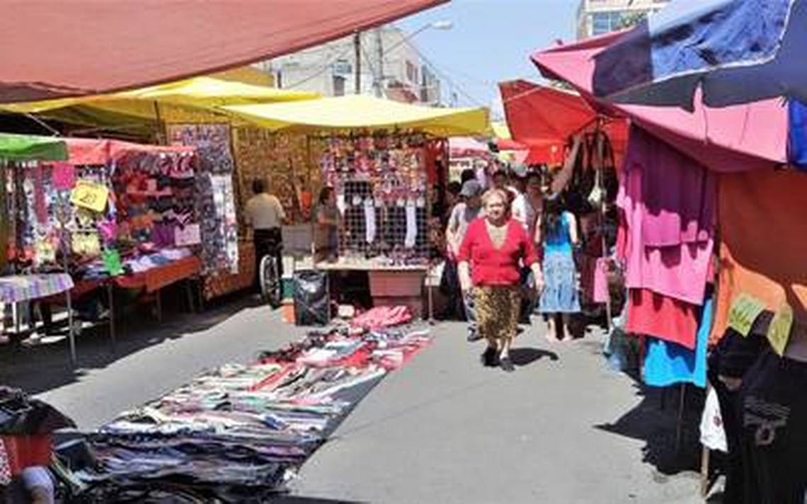 ¿Cómo fue el día 1 de la ‘nueva normalidad'? Se llenaron los tianguis, calles y mercados