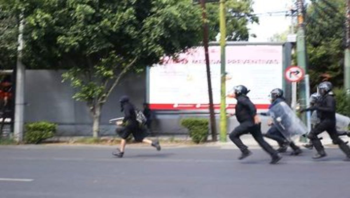 Madre de Melanie, joven pateada por policías, anuncia que los demandará