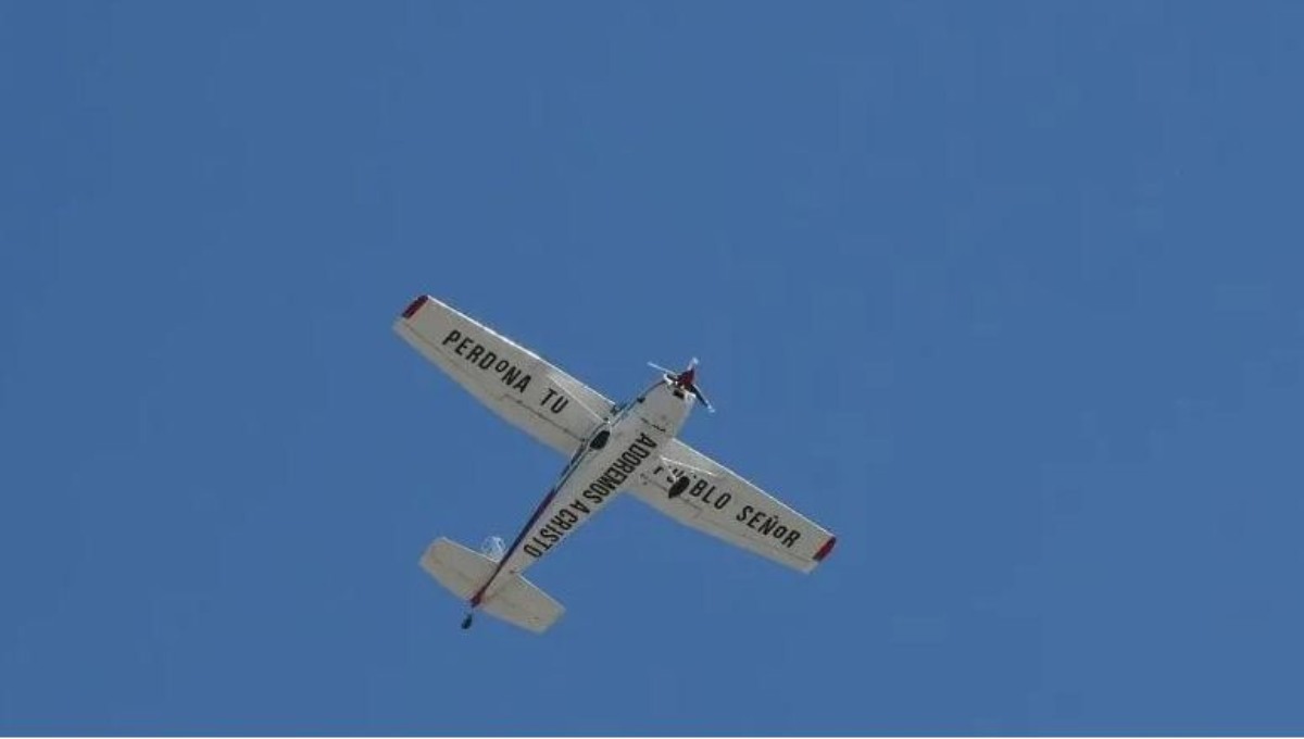 Lanzan Agua Bendita sobre Los Mochis ante pandemia por COVID-19
