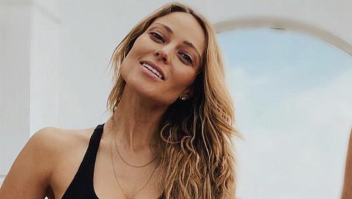 ¡Ups! Vanessa Huppenkoten enseña de más durante transmisión en vivo