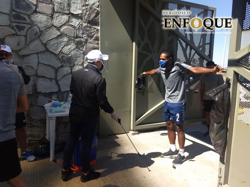 "La rodilla ya está súper bien", Brayan Angulo listo para volver a jugar con el Puebla 