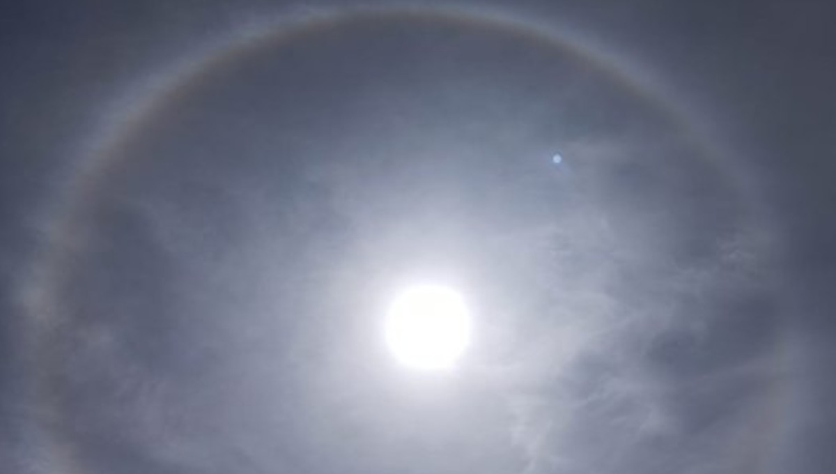 Aparece aro de luz rodeando al Sol en pleno sismo, ¿qué es este fenómeno?