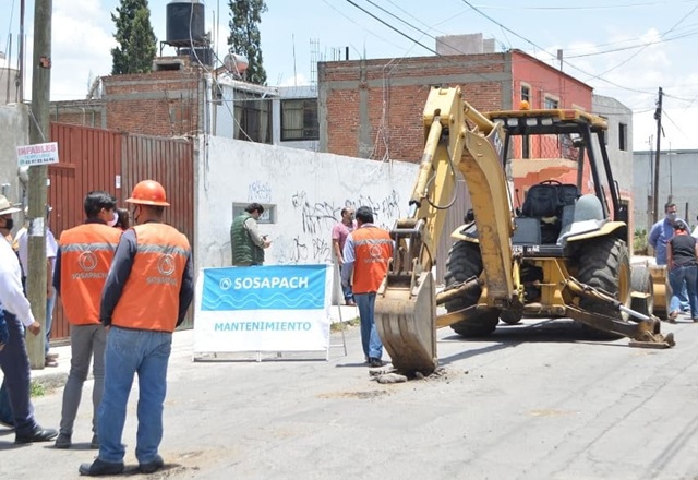 Inicia Sosapach sustitución de drenaje en barrio de Santiago Mixquitla
