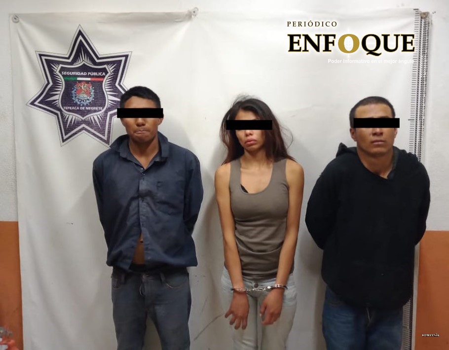 Detienen a tres sujetos por robo de vehículo en Tepeaca