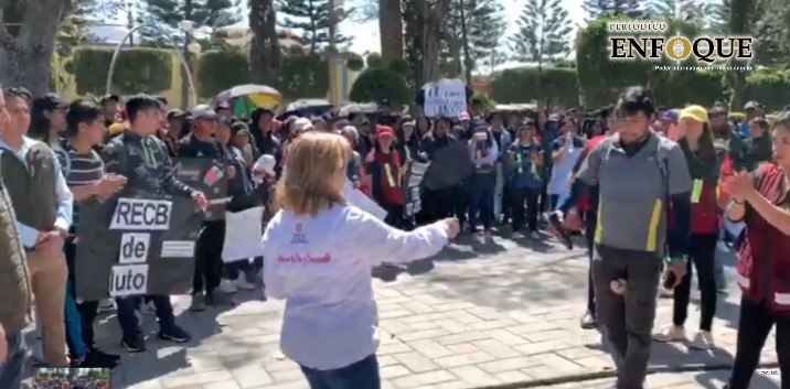 Universitarios de la BUAP de Tecamachalco se sumaron a la megamarcha