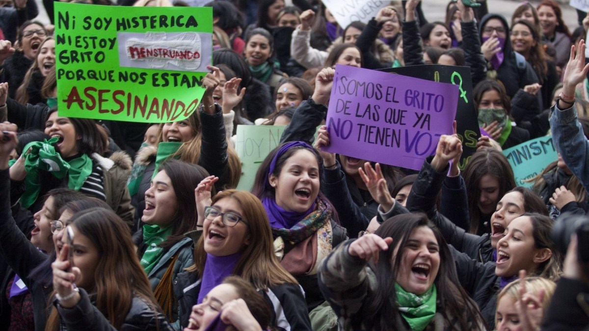 57% de las mujeres piensa sumarse al paro nacional