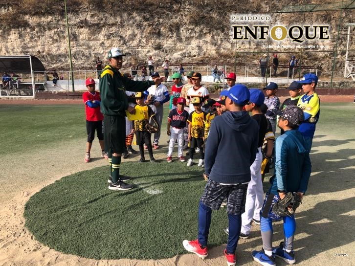 Jugadores de Pericos le cumplen el sueño a peloteritos de la Liga Zaragoza