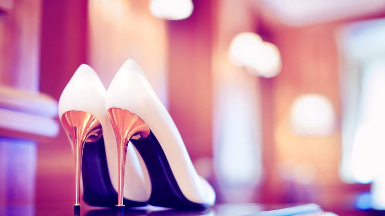 ¿Las mujeres deben usar tacones? Esto piensa el primer ministro de Japón