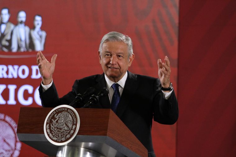 Si viajeros con COVID-19 se quedan en México, aquí los atendemos y curamos, afirma AMLO