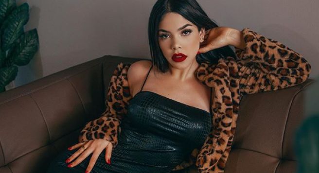 Kenia Os derrite TikTok bailando en bikini