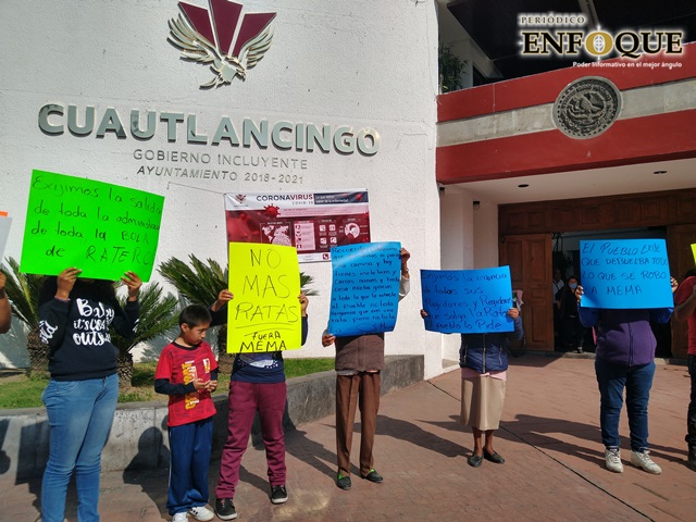 Vecinos de Almecatla protestan en Cuautlancingo; exigen diálogo a Lupita Daniel 