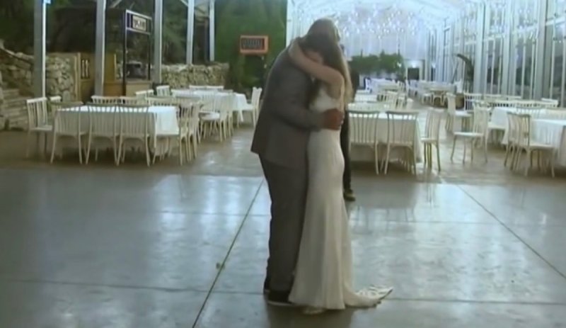 Pareja de novios celebra su boda sin invitados gracias al coronavirus (Video)