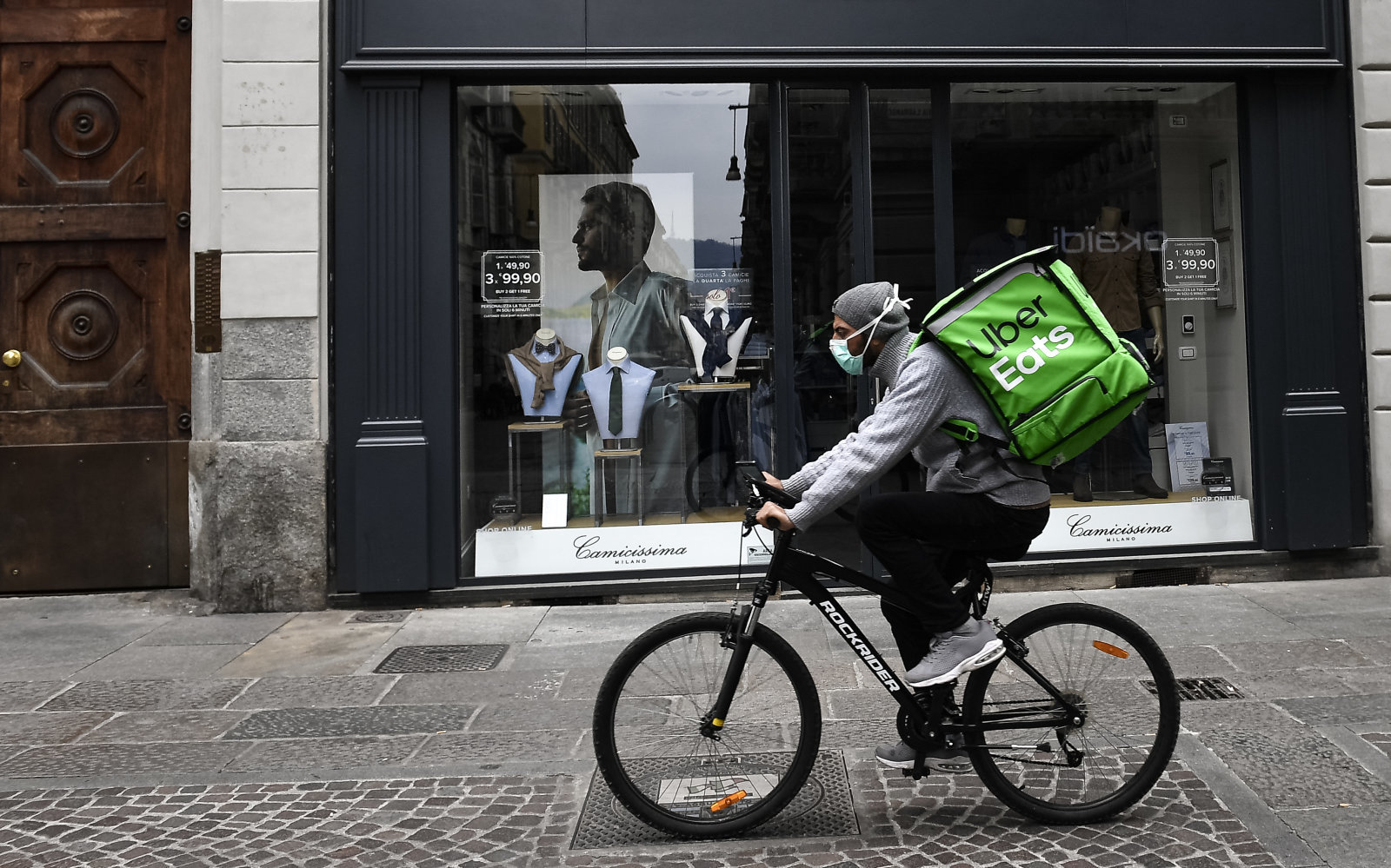 Uber Eats 'echa la mano' por COVID-19
