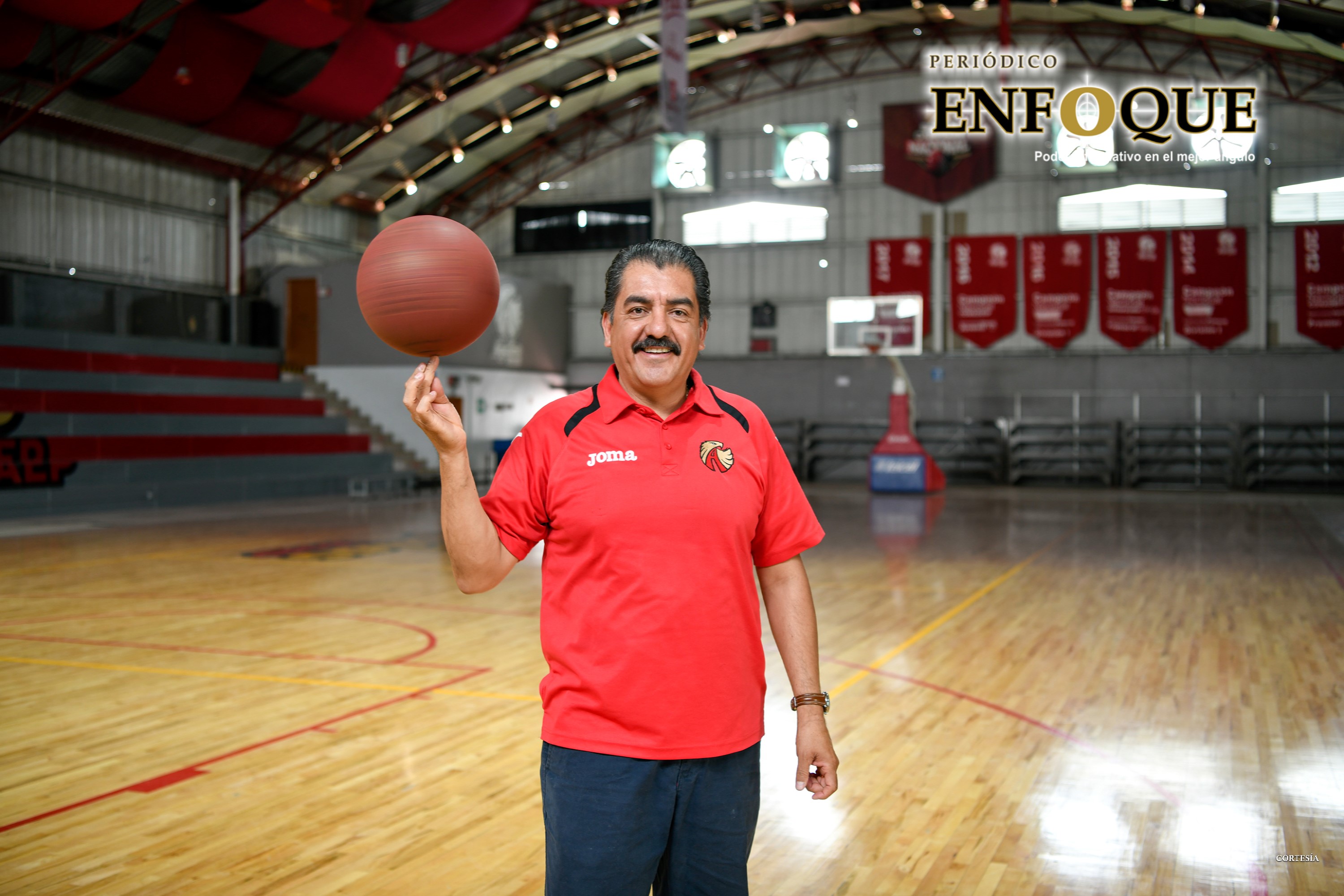 Rinden homenaje a Javier Ceniceros por sus 25 años en UPAEP