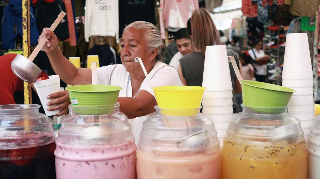 "No podemos dejar de trabajar, vamos al día": comerciantes